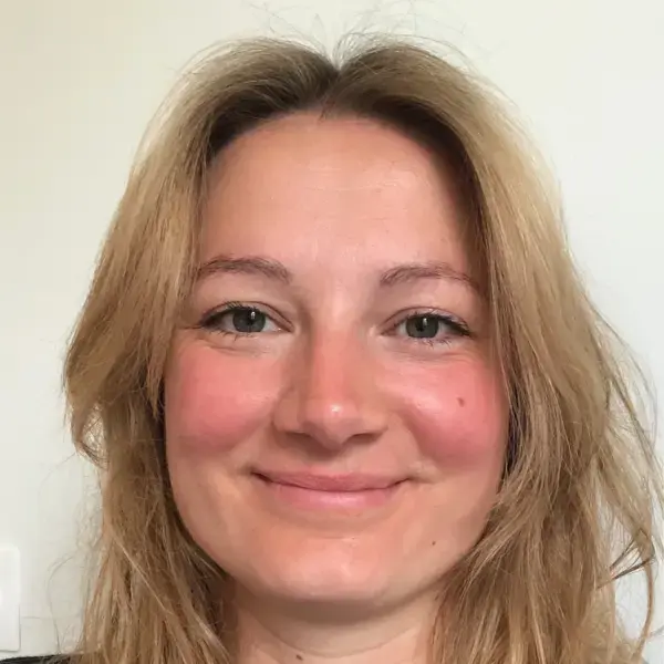 Dr Ruth Lowe