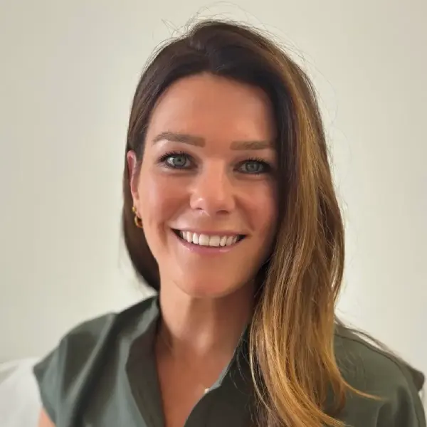 Dr Chloe James